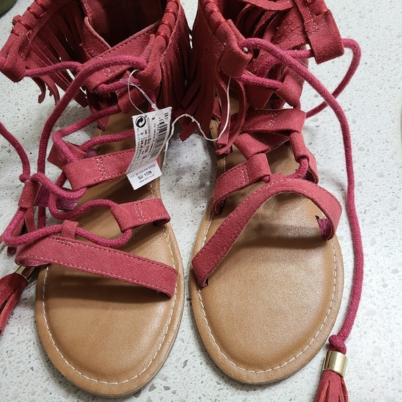 Fancy sandal - Picture 2 of 2